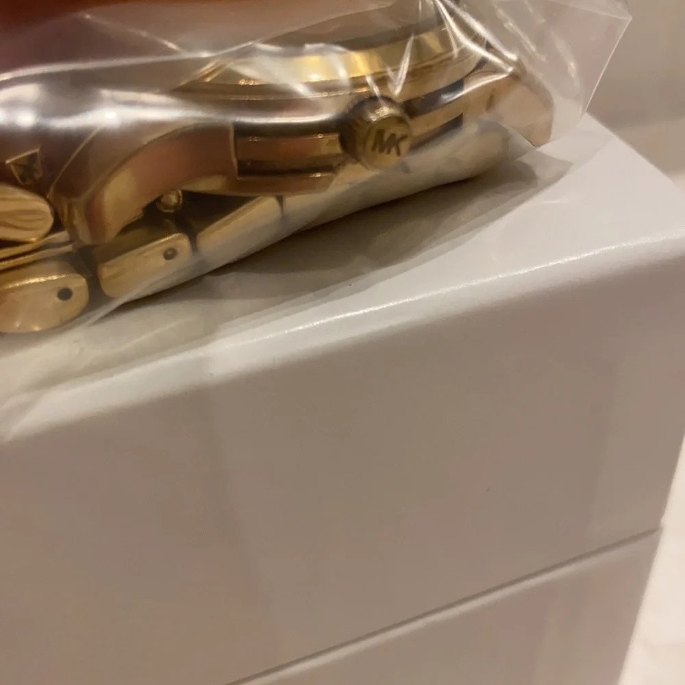 Michael Kors Gold Watch w/ Extra Links 100% Authentic Designer Chunky Statement